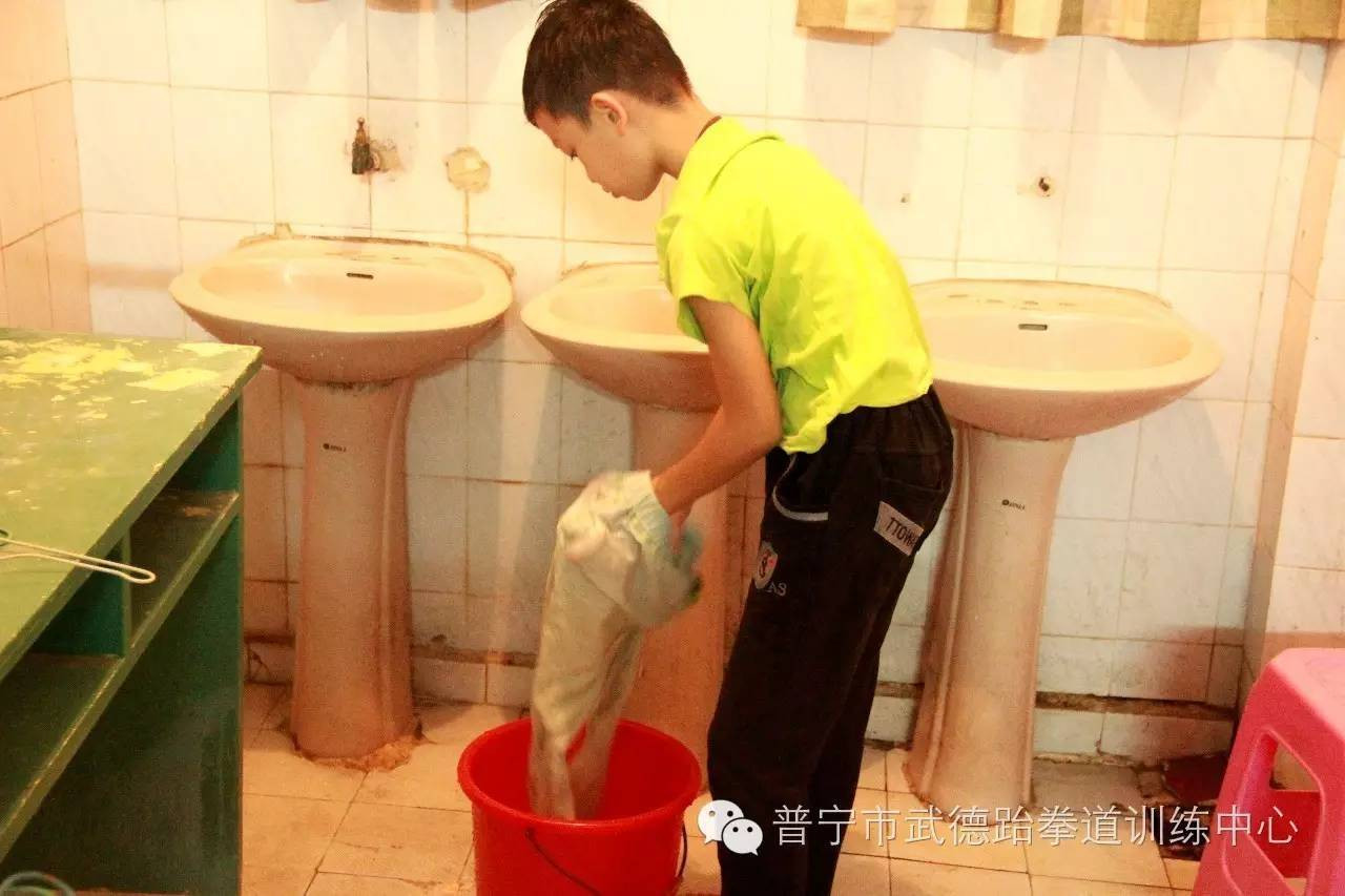 一个愿意做家务,会做饭,顾家,但挣钱不多的男人,女人愿意嫁吗?