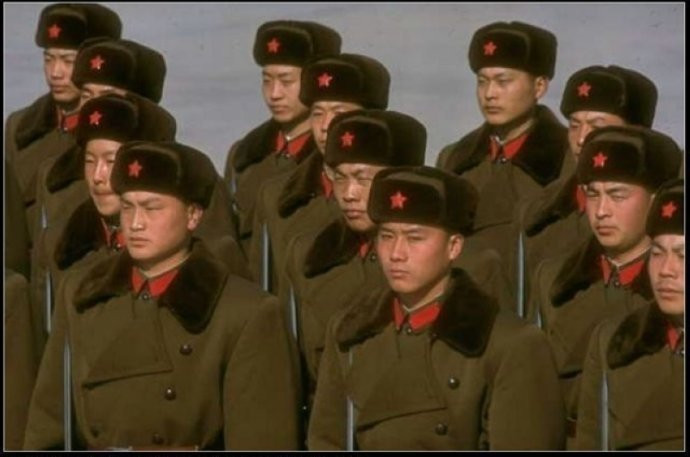毋庸置疑,在世界军服发展史上,中国的六五式军装占了重要的一席之地.