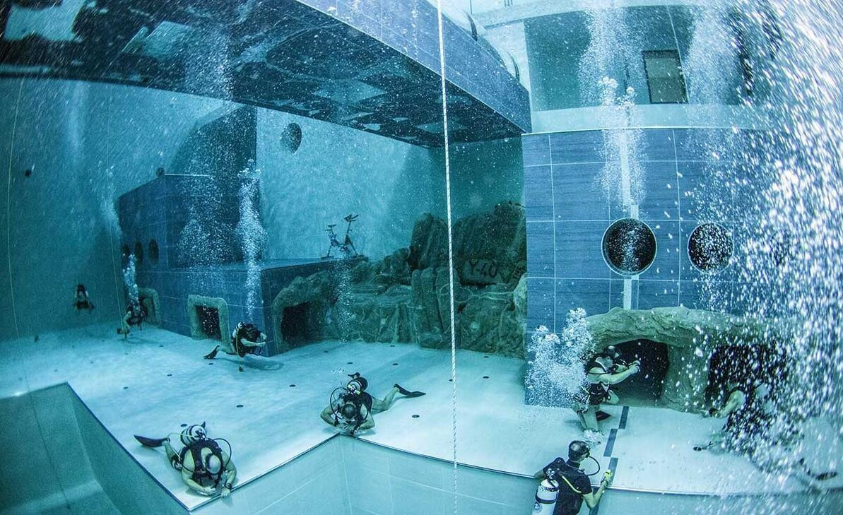 探访意大利世界最深游泳池 水深40米