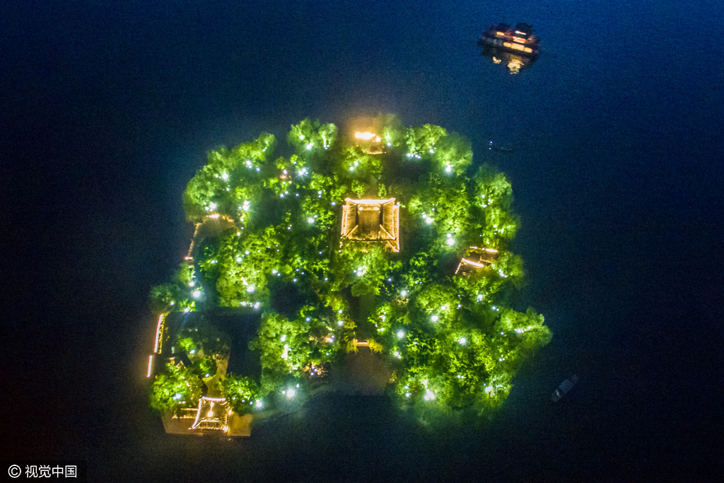 西湖三岛首次亮灯 空中俯瞰美轮美奂