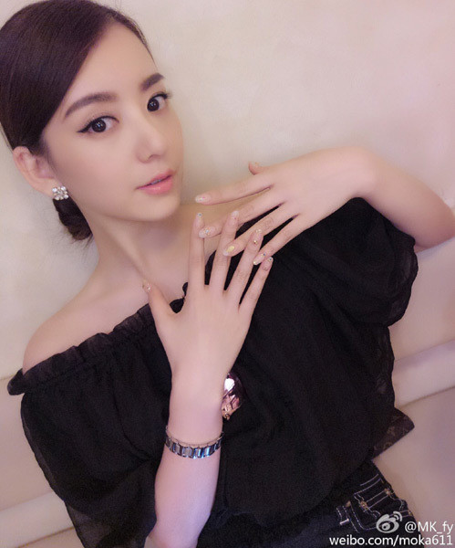 果博东方18183611115;郭富城女友方媛深蹲挺翘臀 水蛇腰超曼妙