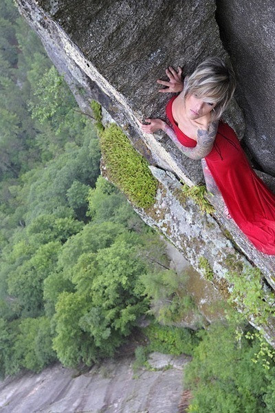 危险的浪漫 悬崖上的婚纱照