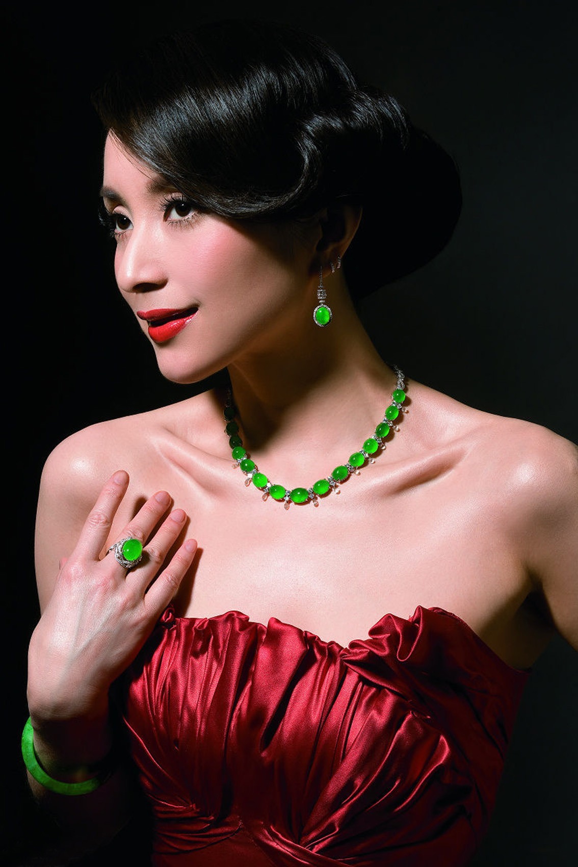 一代歌手成"军妓"?汤灿武汉监狱劳改表现好