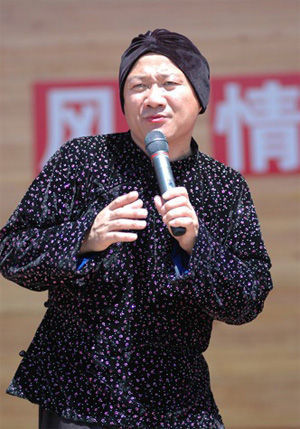 谢广坤 从《刘老根》中的秘书徐迈到《马大帅》中的精神病小唐再到