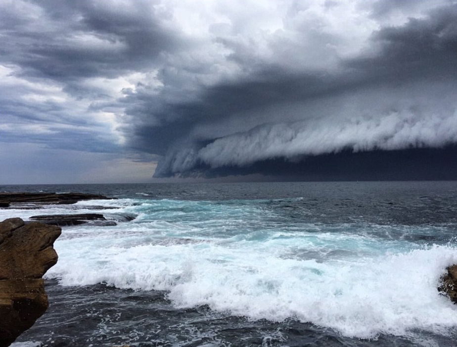 暴风雨横扫悉尼 巨大雷雨云来势汹汹