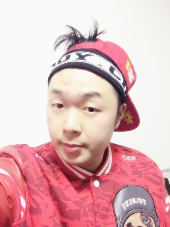 杜海涛晒自拍称像鹿晗 网友:你开心就好